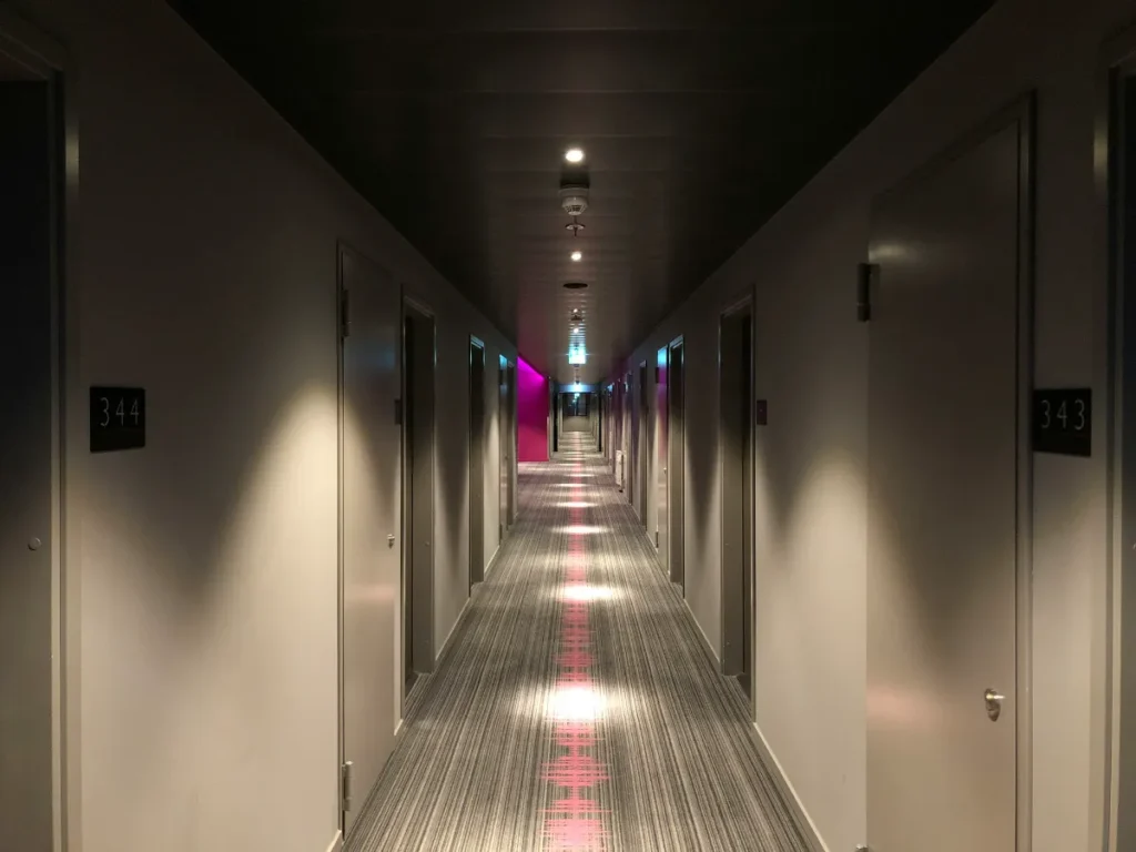 ホテルの廊下