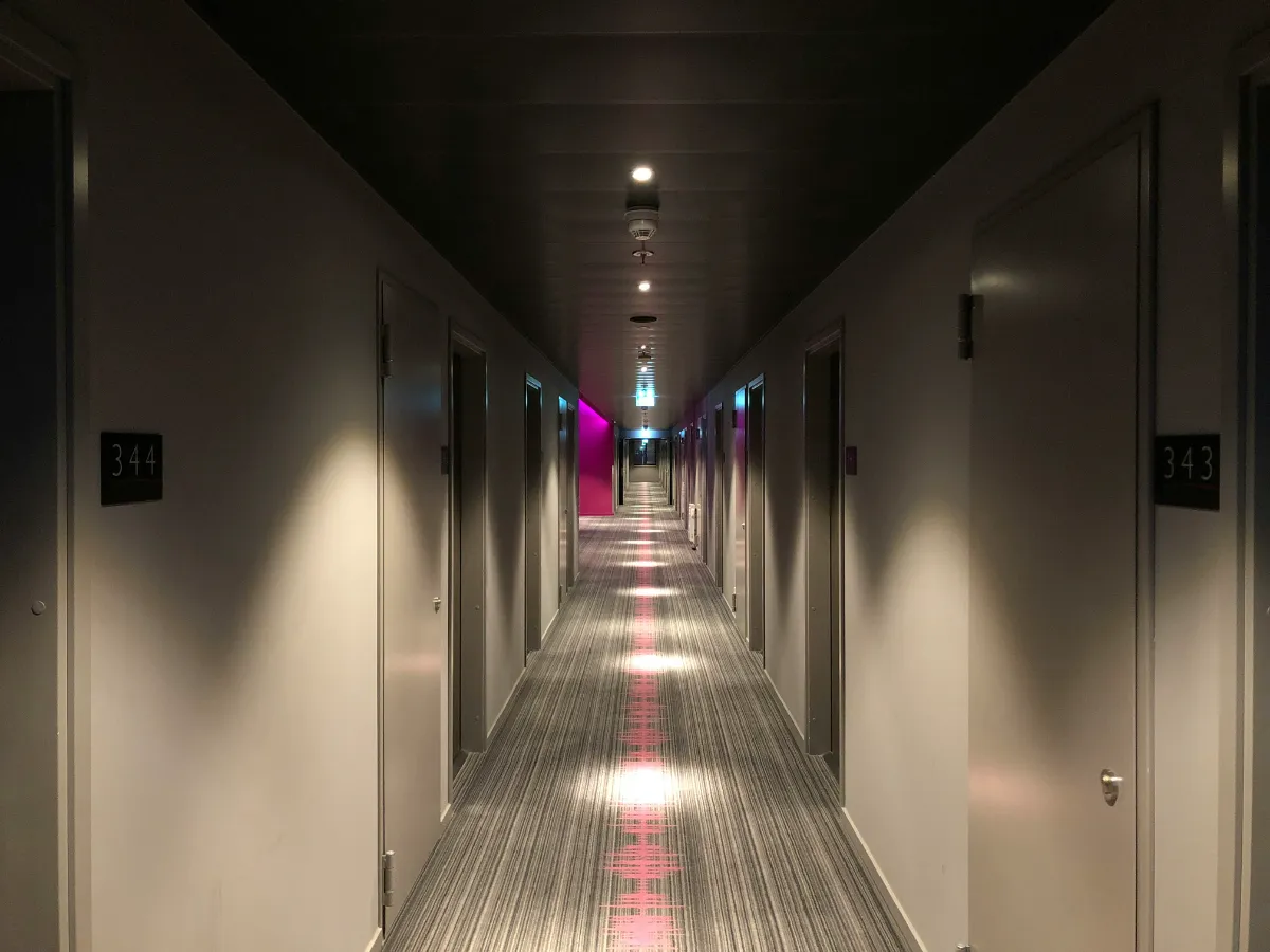 ホテルの廊下
